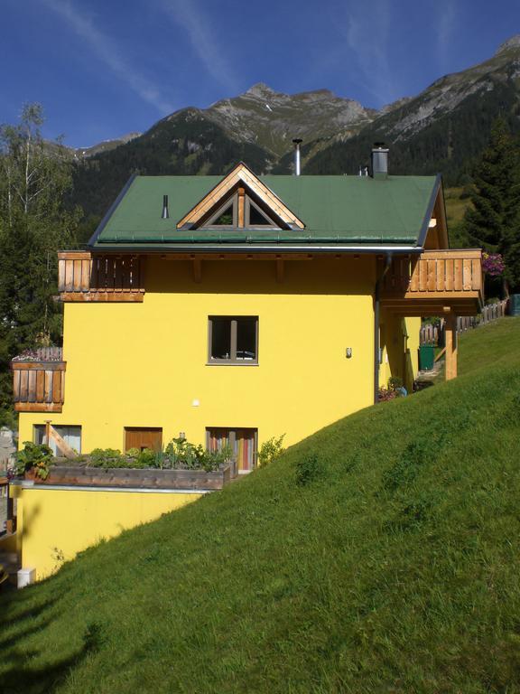Appartement Haus Aperies à Pettneu am Arlberg Extérieur photo